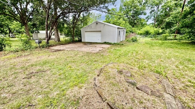 Building Photo - Spacious 3 Bedroom Home with Modern Updates & Shop