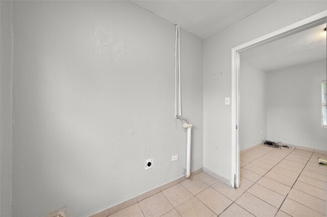 Building Photo - 806 3rd Ave N