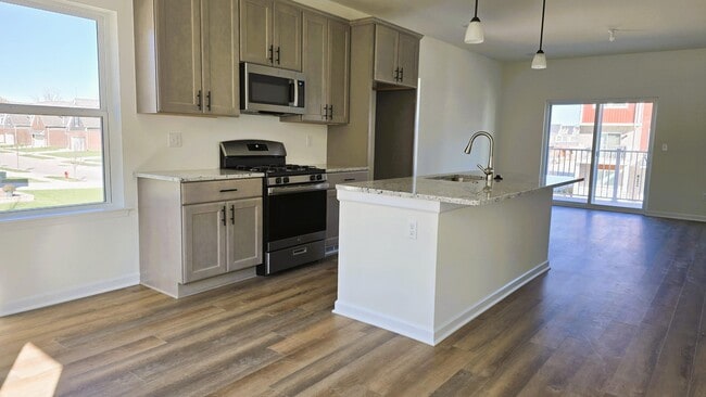 Building Photo - 4876 Parkside Ln