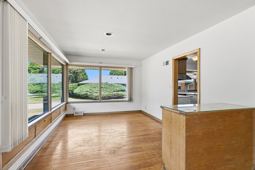 Building Photo - 728 N 74th St