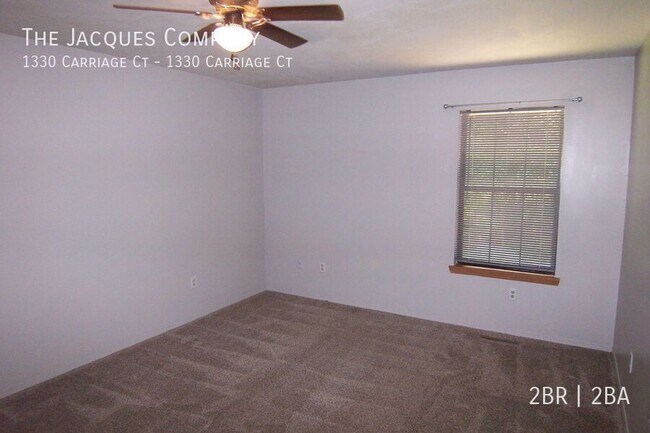 Building Photo - 1330 Carriage Ct