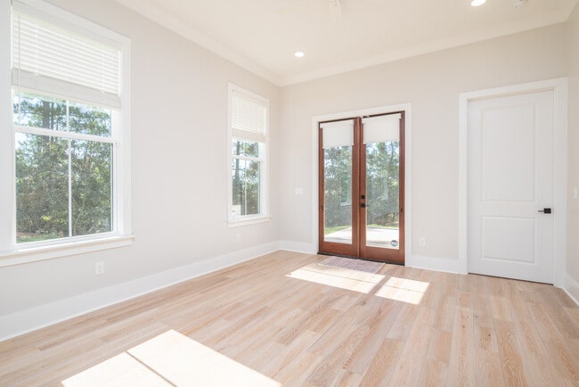 Building Photo - 55 Greystone Ct