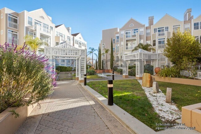 Building Photo - 550 Ortega Ave