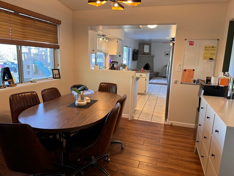 Building Photo - 141 S Charleston Ave