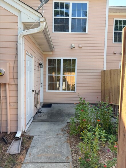 Building Photo - 2984 Sugarberry Ln