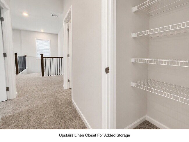 Building Photo - Spacious 4BR/3BA Home with First Floor Suite &  Loft