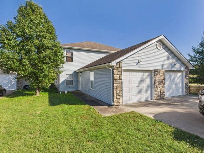 Primary Photo - 402 Elliott Ln