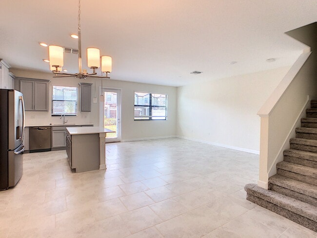 Building Photo - Gorgeous 4 bedroom townhome!