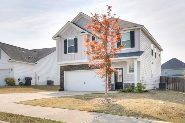 Building Photo - 4 Bedroom 2 Bathroom Two Story Home