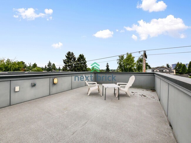 Building Photo - 3 Bed 2.5 Bath Greenwood Home