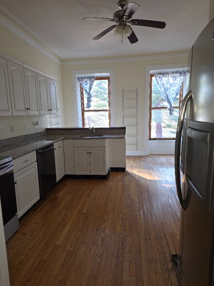 Building Photo - 437 State St