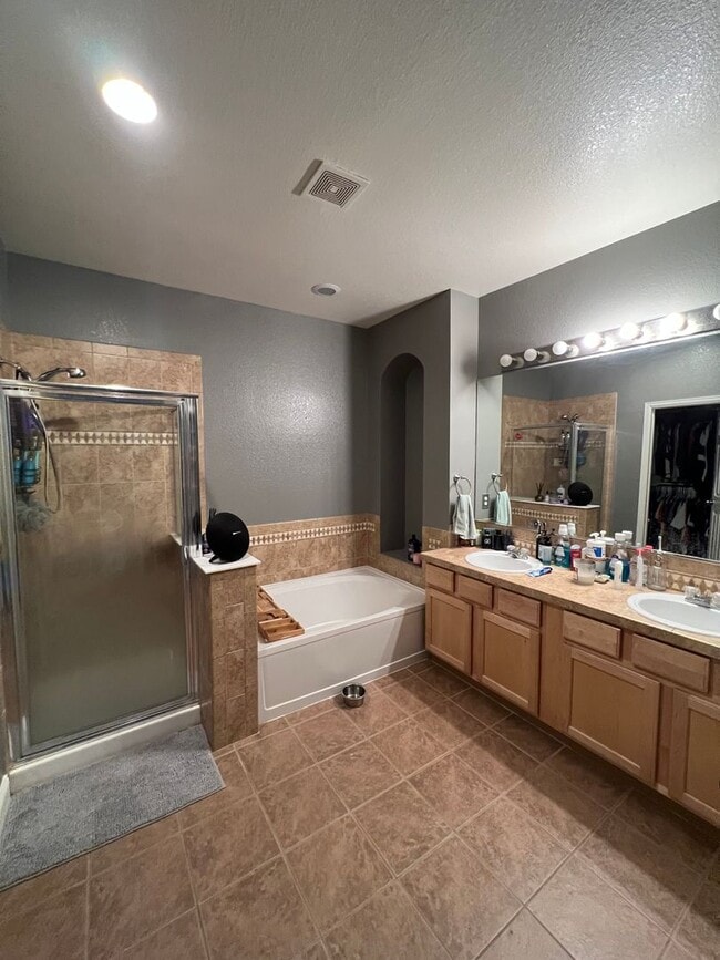 Building Photo - Gorgeous 2BD/2.5BA home located in Westmin...