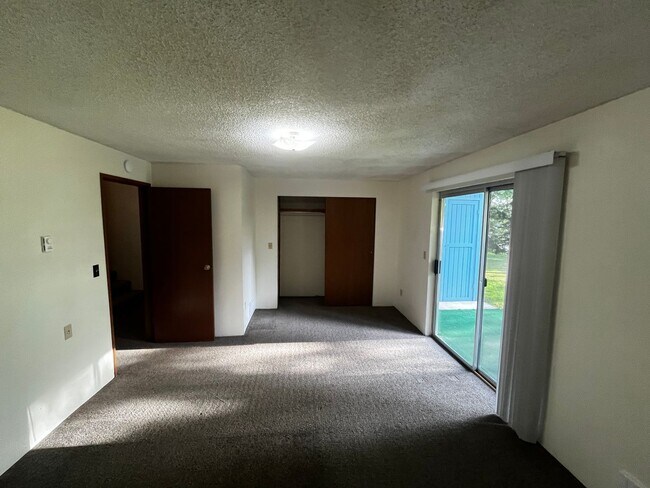Building Photo - 1110 Shorewood Dr
