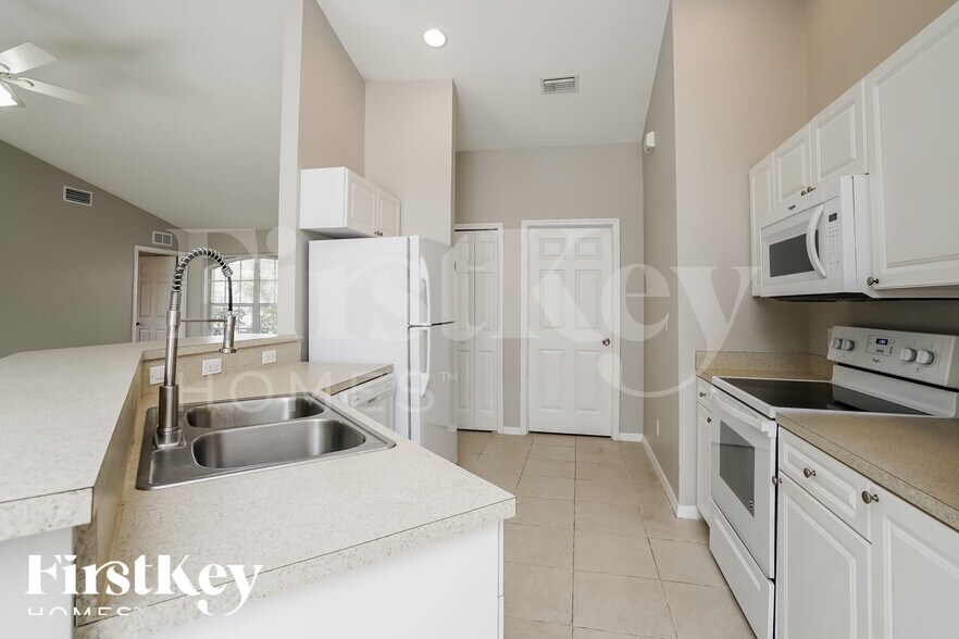 Building Photo - 8352 Bahamas Rd