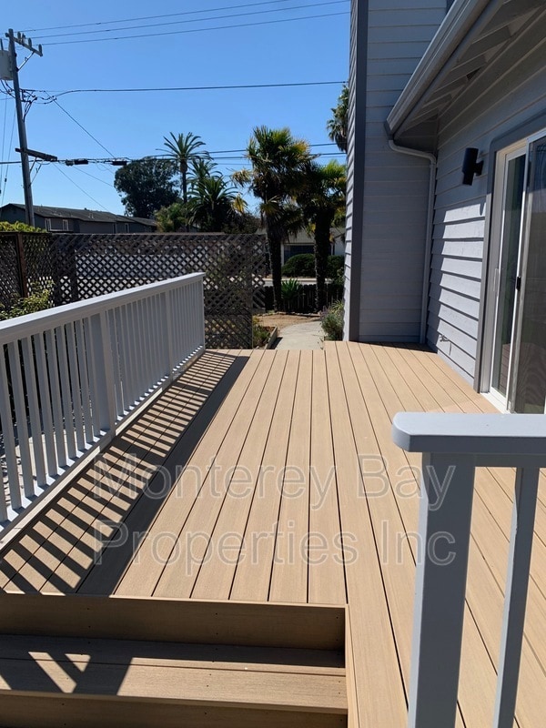 Building Photo - 1715 Matthews Ln