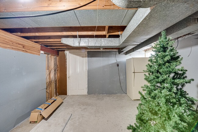 Building Photo - 1221 N Webster St