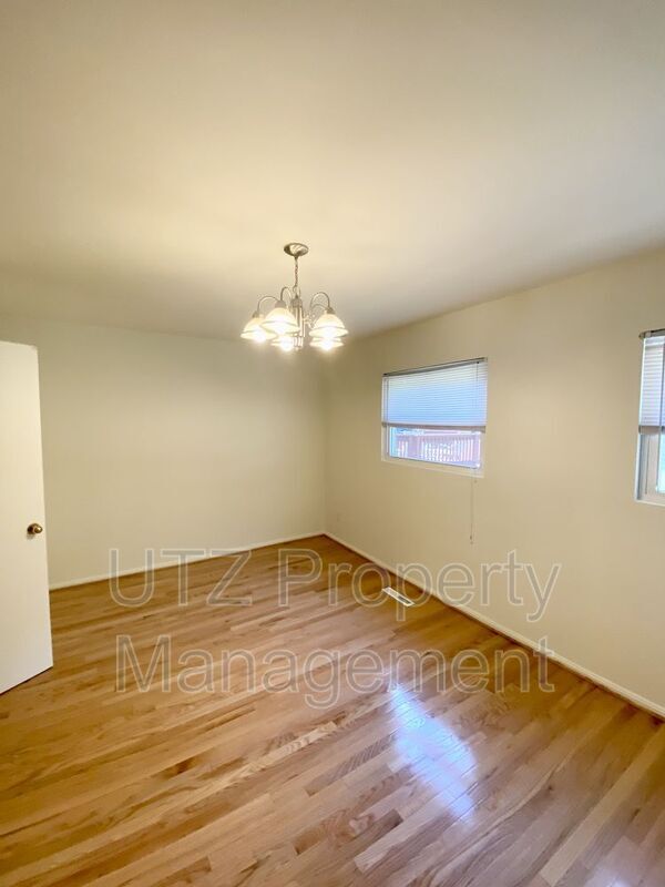 Building Photo - 722 Robinwood Dr