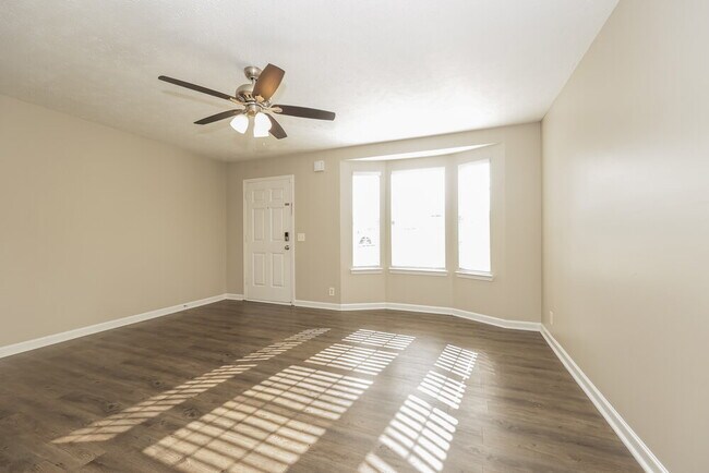 Building Photo - 1318 Lyndsey Ridge Dr