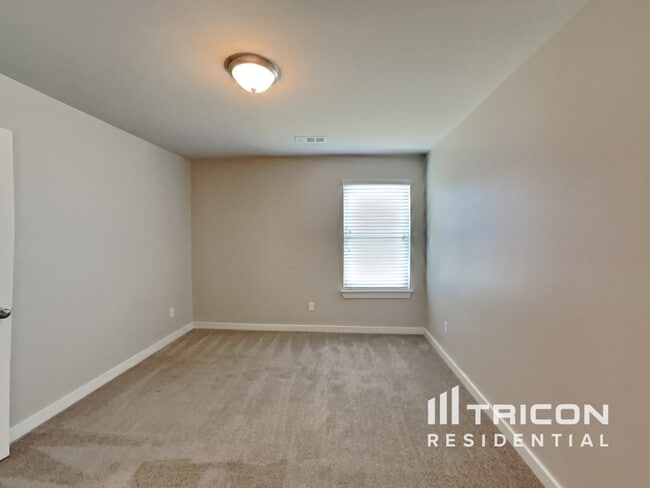 Building Photo - 4803 Kingdom Dr