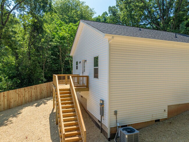 Building Photo - Modern 2024 Single Family Home – Spacious ...