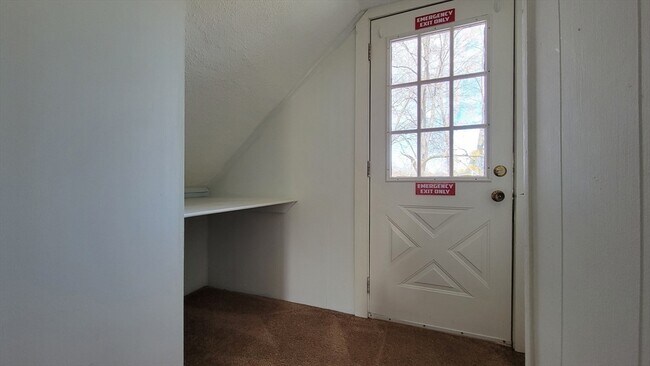 Building Photo - 10 Marion St