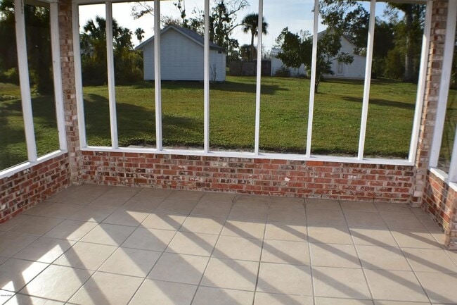 Building Photo - 3b/2Bth Home