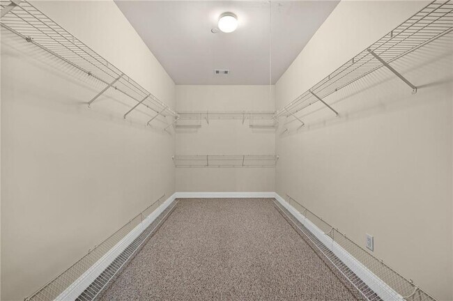 Building Photo - 1022 Emory Parc Pl