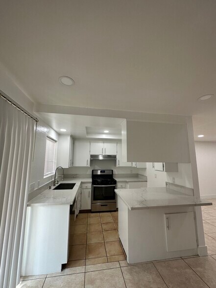Building Photo - 11538 Riverside Dr