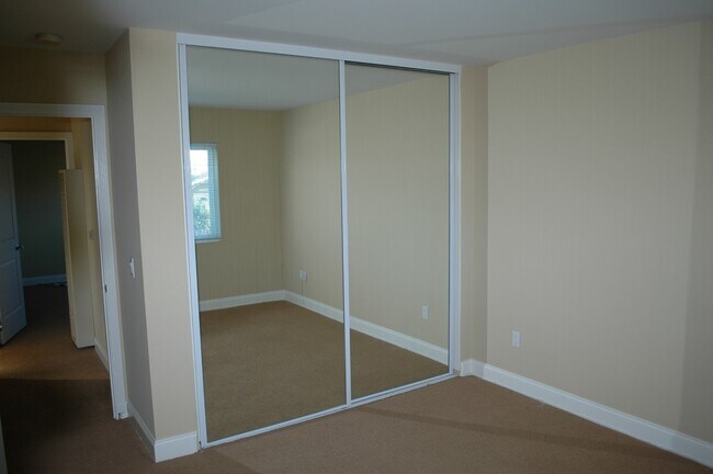 Building Photo - 951 W Summerland Ave