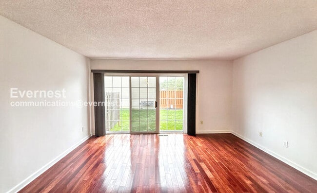 Building Photo - Spacious Condo with Modern Amenities and Garage Parking