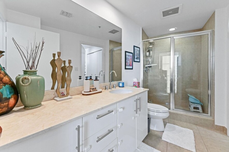 Building Photo - 550 Okeechobee Blvd