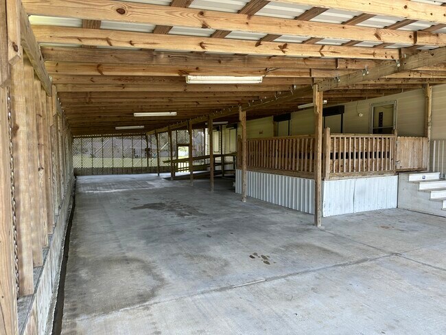 Building Photo - 1053 Pointe Claire Dr