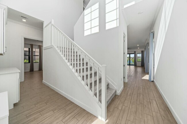 Building Photo - 601 SE Fascino Cir