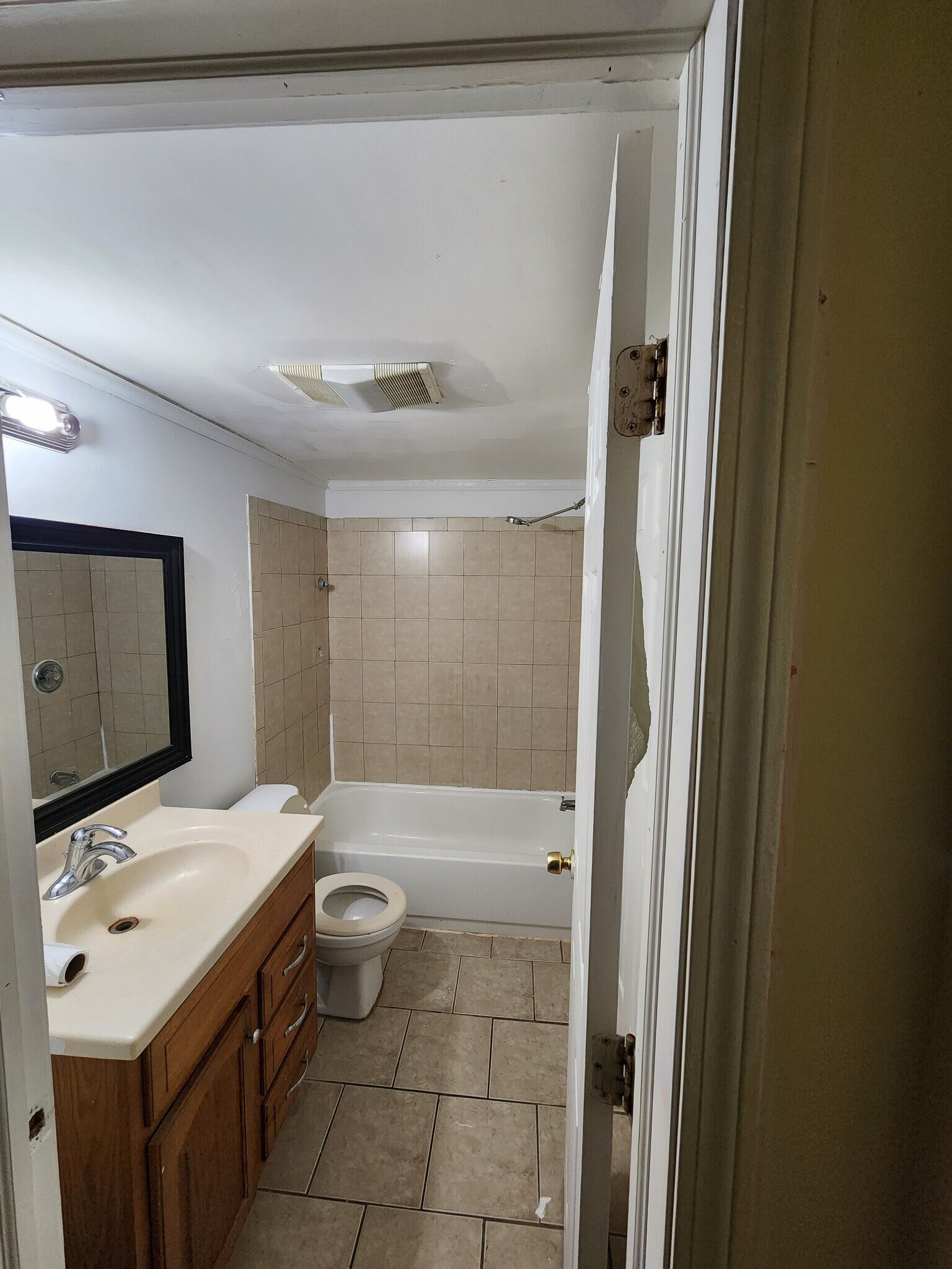 BATHROOM - 720 Madison Ave