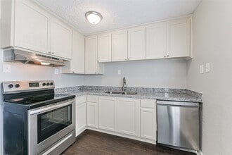 Building Photo - 510 S Utah St