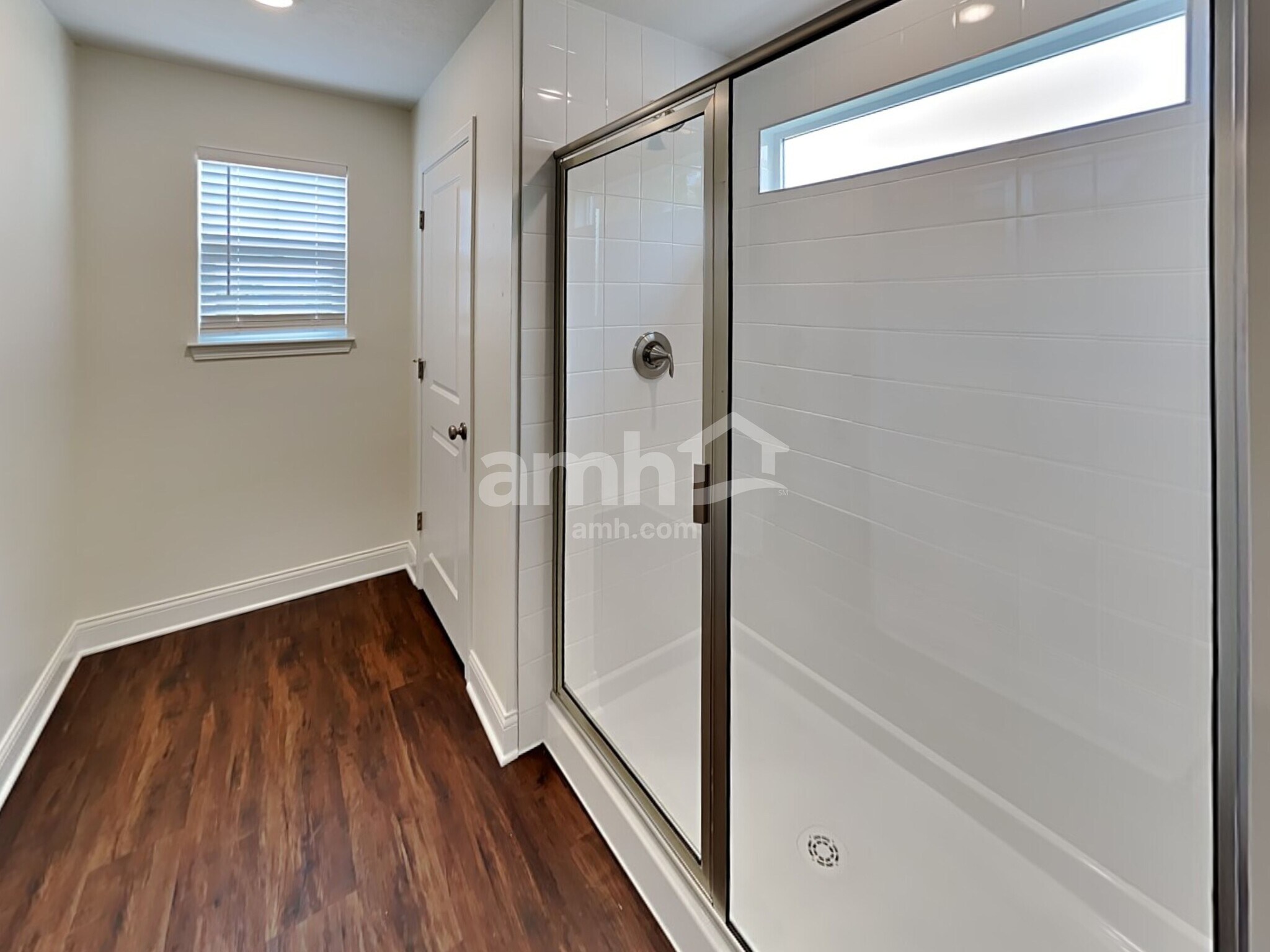 Building Photo - 1240 Hill Rd N