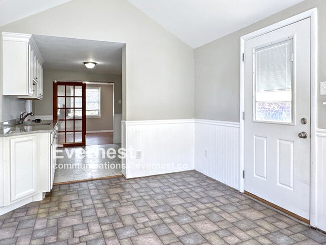 Building Photo - 3216 Elderwood Dr