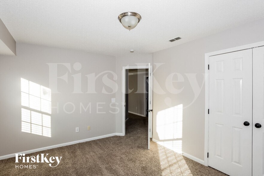 Building Photo - 6115 Downfield Wood Dr