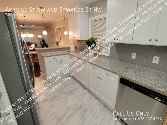 Building Photo - 1471 Akridge St NW