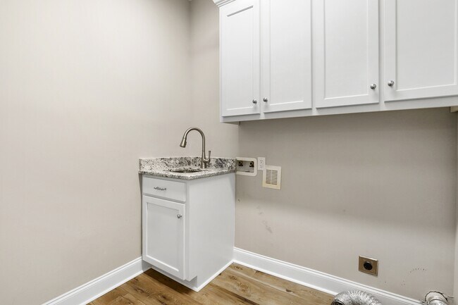 Building Photo - 202 Ashley Ave