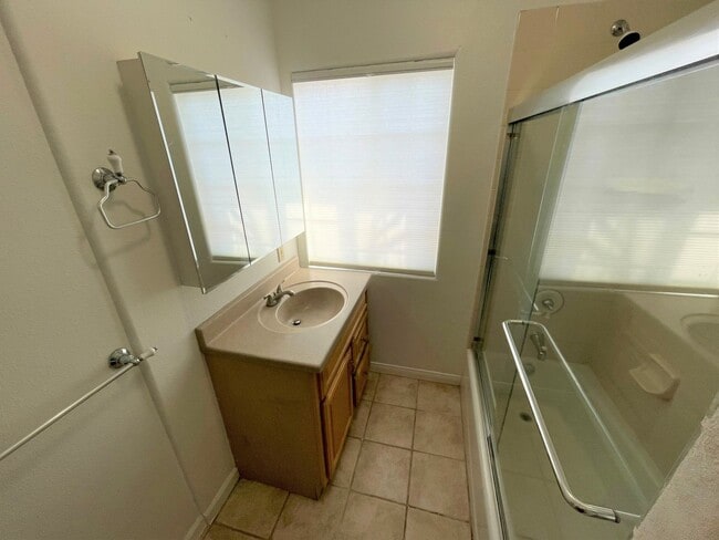 Building Photo - Midtown Ventura Bungalow