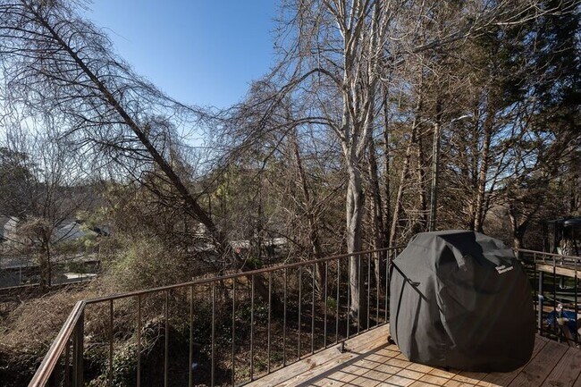 Building Photo - 2165 S Milledge Ave