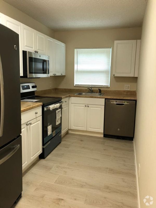 Building Photo - 5060 Sanctuary Way