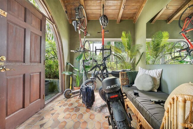 Building Photo - 1024 Lenox Ave.