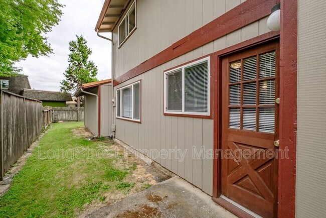 Building Photo - 1950 NW Hayes Ave