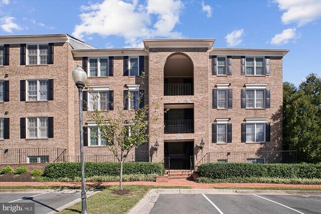 Building Photo - 10715 Kings Riding Way