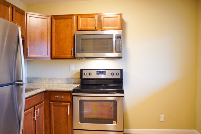 Building Photo - Corner 1-Bed w/ Off-Street Parking!