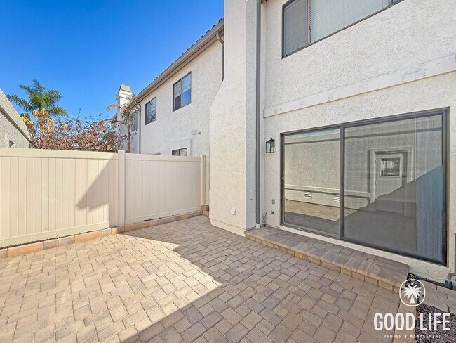 Building Photo - Stunning 2B/2.5BA Condo in Carlsbad For Lease!