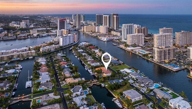 Building Photo - 552 Palm Dr