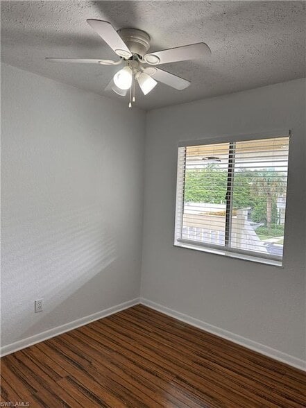 Building Photo - 4629 Bayshore Dr